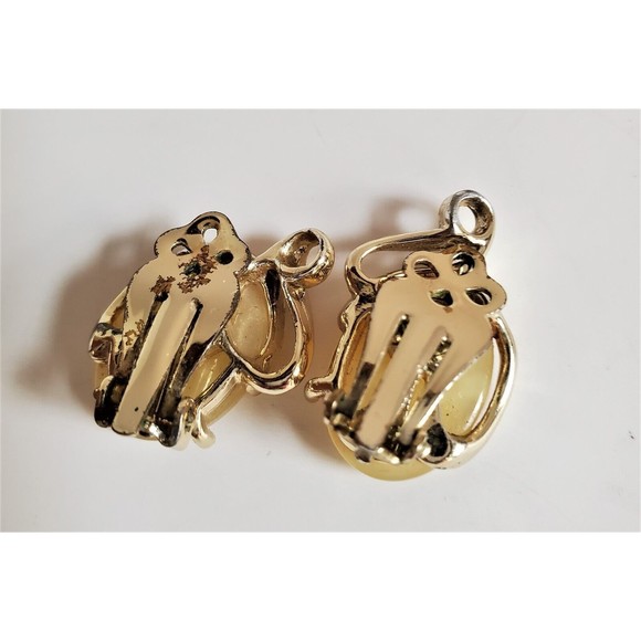 Clip On Earrings- Cream Colored Stone With Gold Tone Metal Vinta…Classic Elegant - Picture 4 of 7